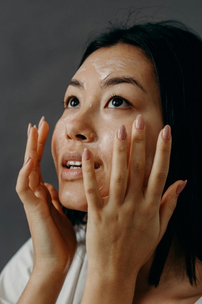 Soin anti-âge visage naturel pour femme de plus de 40 ans